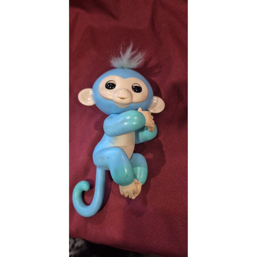 WowWee 3724 Fingerlings  2 Tone Monkey Eddie Interactive Baby Pet
